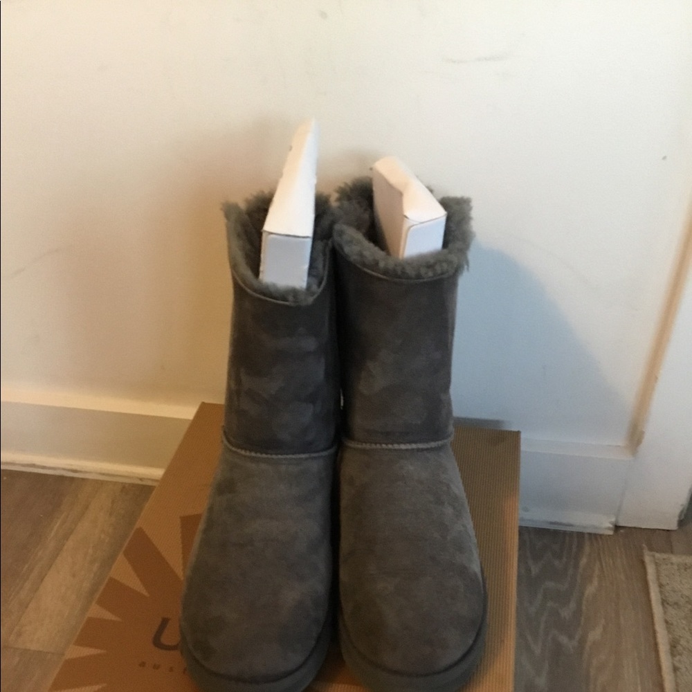 Ugg Gray Shoes with bow at the back Size 10 $150 - Picture 9 of 11